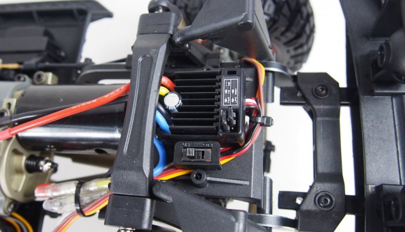 AMEWI Profi AMXROCK RCX10P SCALE CRAWLER PICK-UP 1:10, RTR biely
