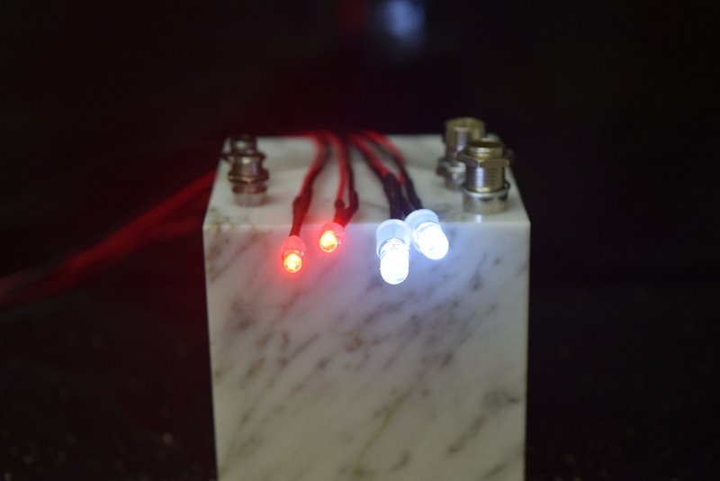 ABSIMA LED Set biely/červený s hlinikovým držiakom