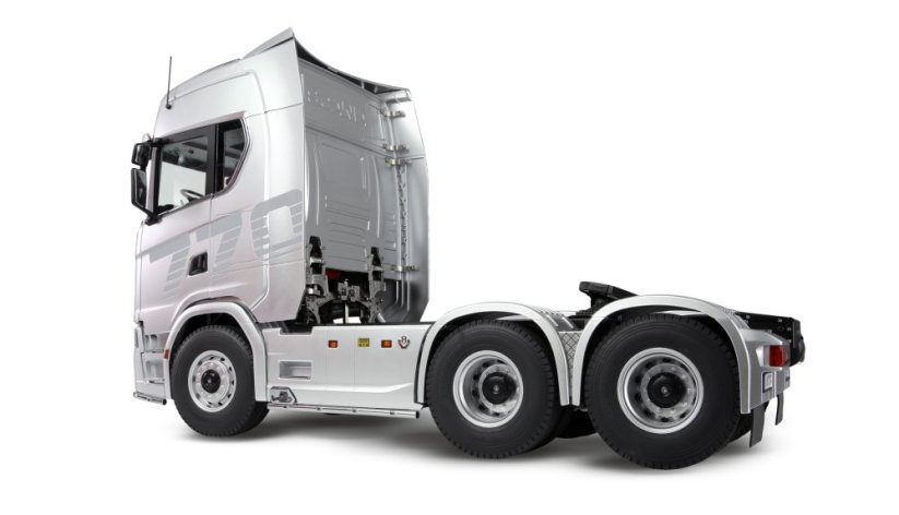 AMEWI Scania 770 S ťahač 6x6 1:14 RTR strieborný